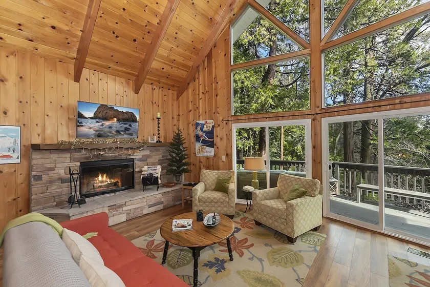 Cozy Escape- Walking Distance to Village! - Image 1