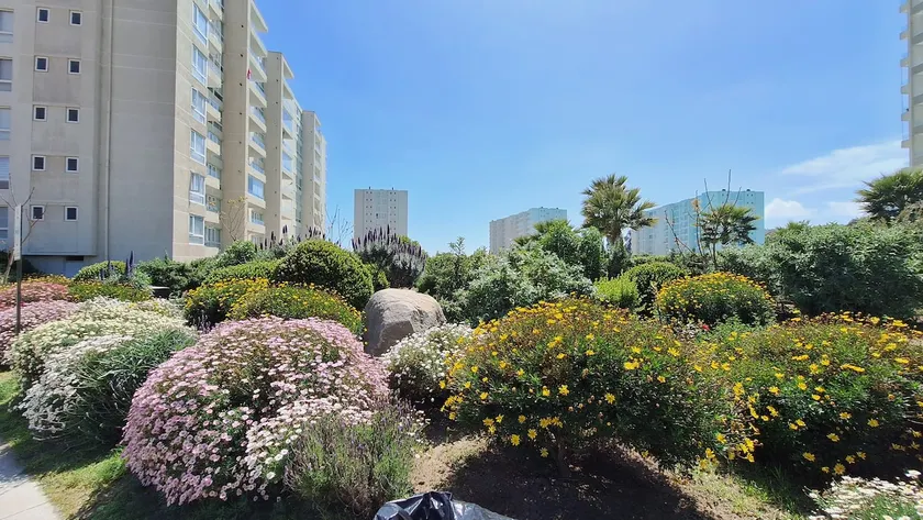 Beautiful apartment in waterfront condo - Image 1