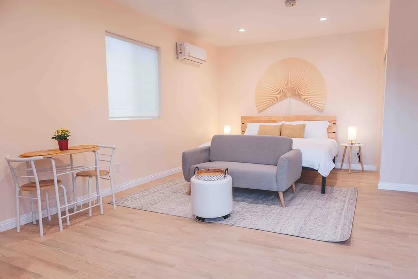Mins to LAX and Beaches|Spacious Small Home - Image 1