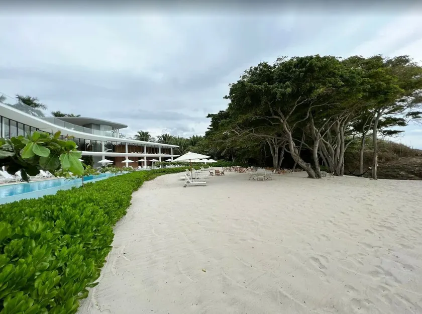 Bolongo Bliss: Your Exclusive Beachfront Getaway - Image 1