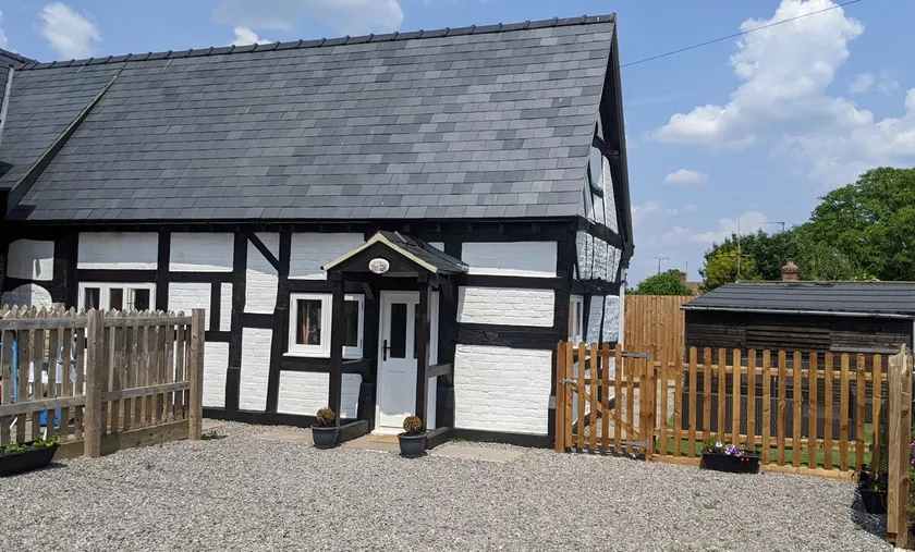 Rural, character 2 bed cottage and hot tub - Image 1