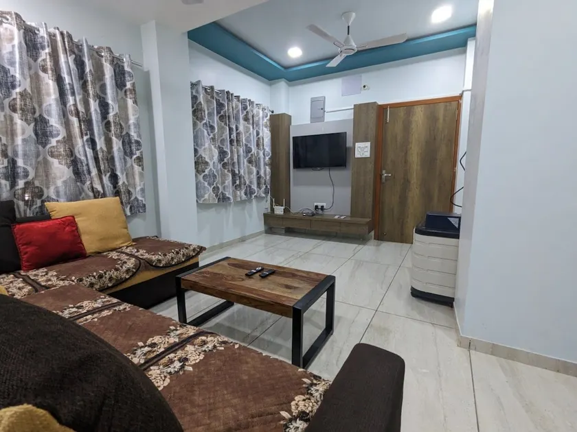 Family-only 2.5BHK Nr BHU–Ananya Darshan Flat 203 - Image 1