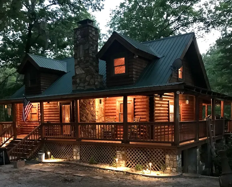 Beautiful Log Cabin on Lake Jordan, AL - Image 1