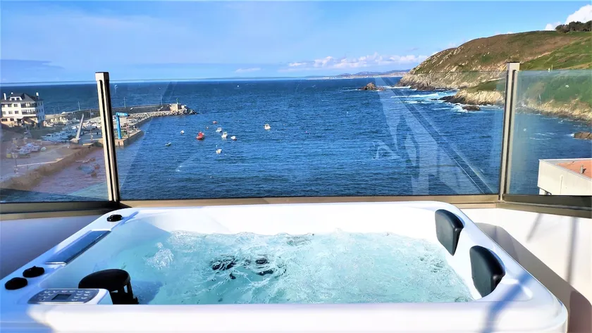 Jacuzzi, 2 terraces and ocean views, 1st line - Image 1