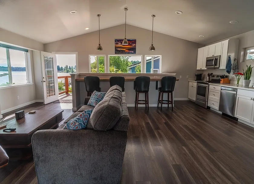 Lake Stevens North Cove Beach House - Image 1