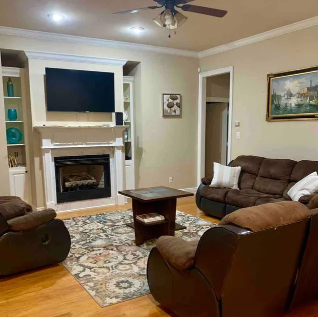 Luxury, modern, homely, near city center - Image 1