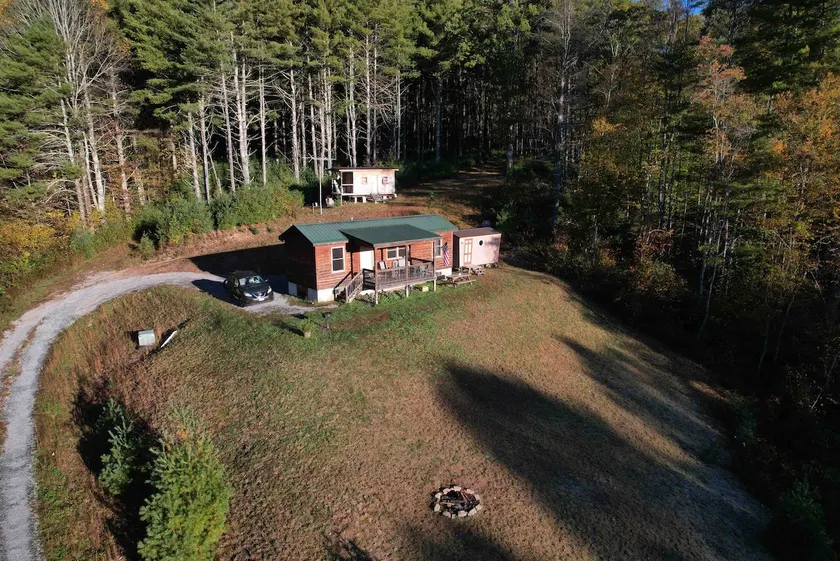 Cabin with tiny home - Image 1