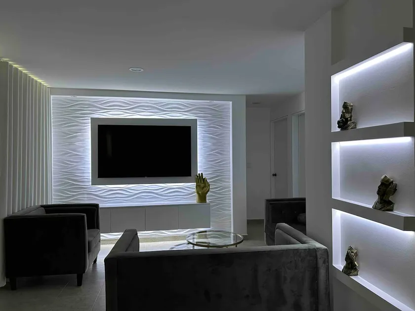 Luxurious Apartment - Image 1