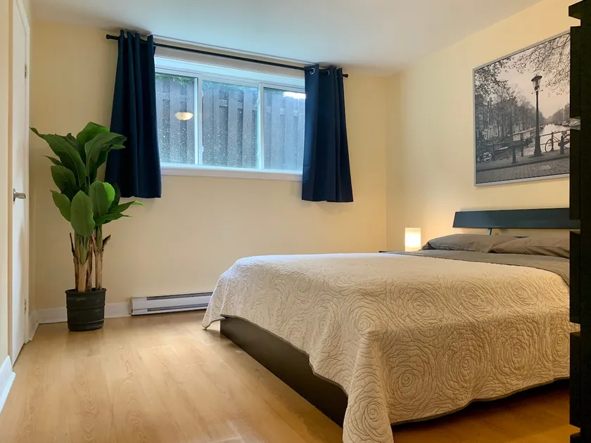 Retro Retreat Near Downtown Ottawa - Image 1