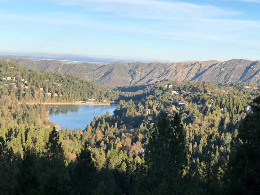 Beautiful Lake View! Sleeps 8! Fire Pit &Hot Tub! - Image 1