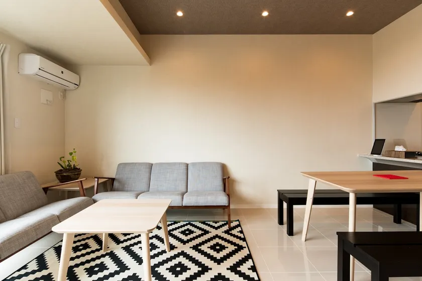 Accommodates up to 7 people!This is a 3LDK corner room on the top floor of a resort condominium with a view of the sea!”Ronbake Okinawa” - Image 1