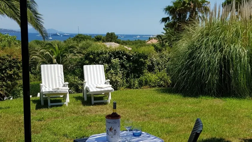 House with sea view and overlooking Saint Tropez - Image 1