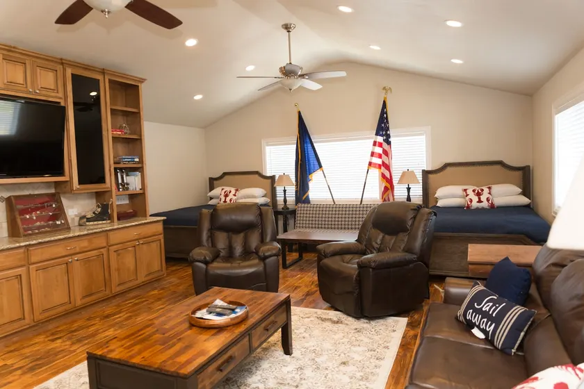 Spacious loft - 24hour self check in - Image 1