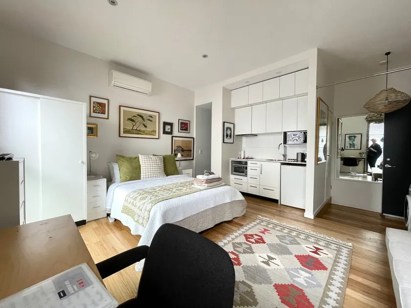 Comfy and bright apartment, when location counts - Image 1