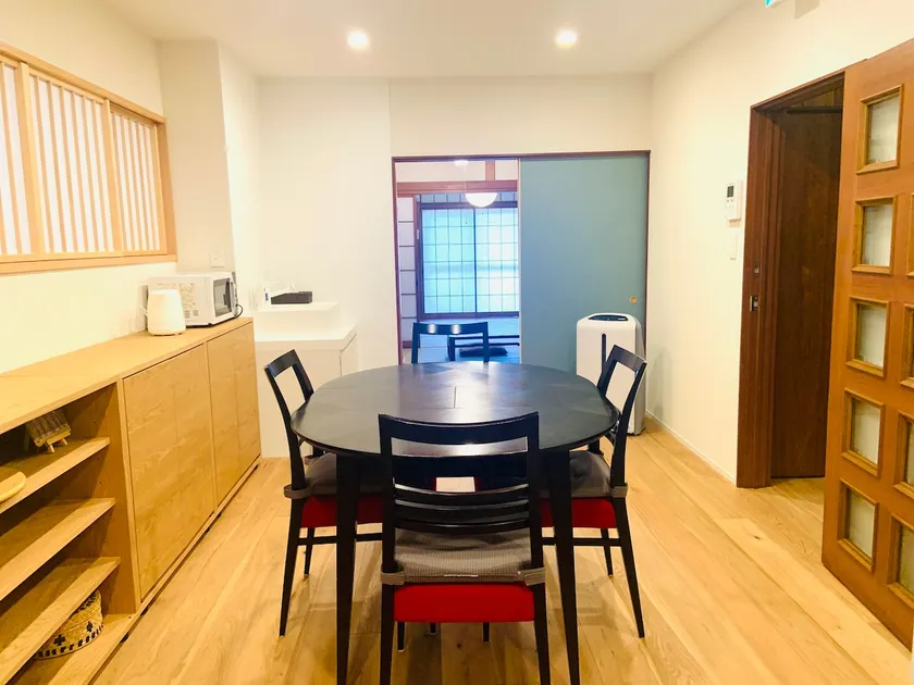 20 minutes from Haneda Airport, 10 minutes from Yokohama, 1 floor rental, free WiFi, 1 to 6 people OK, pets welcome - Image 1