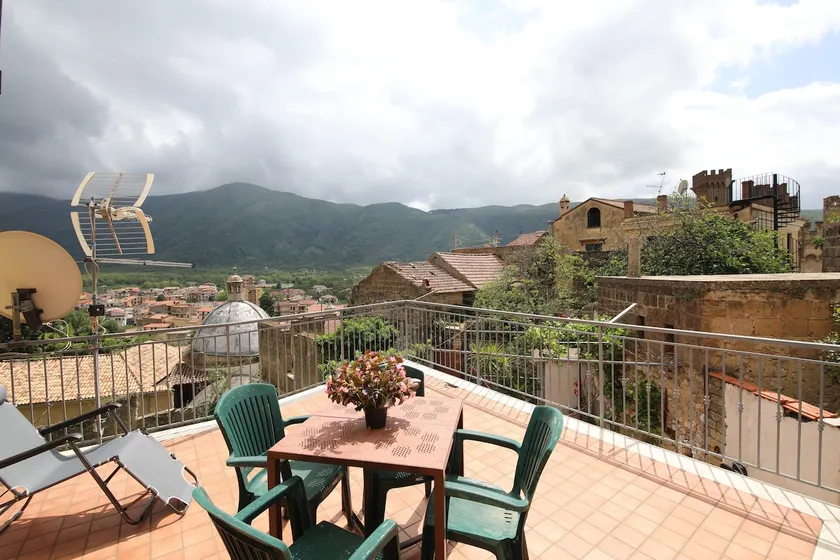 La Vigna Relaxation House in front of Lancillotti Castle - Image 1