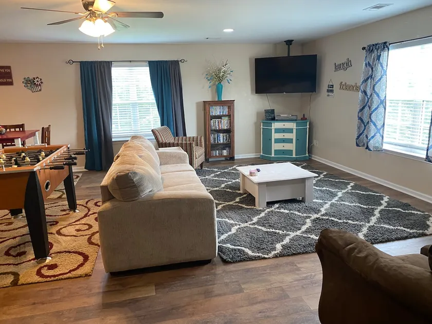 Family Fun - Entire Upstairs - Image 1