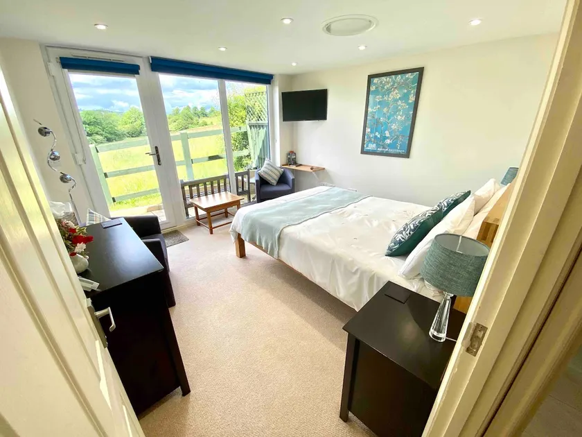 A secluded self contained Country Suite with a view - parking, easy access to Bath - Image 1
