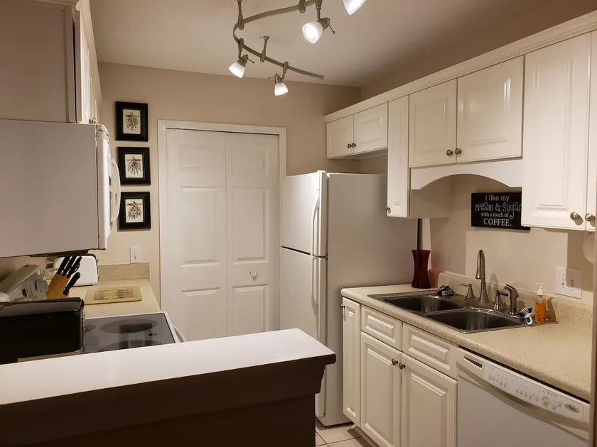 Centrally located in Pensacola - Image 1