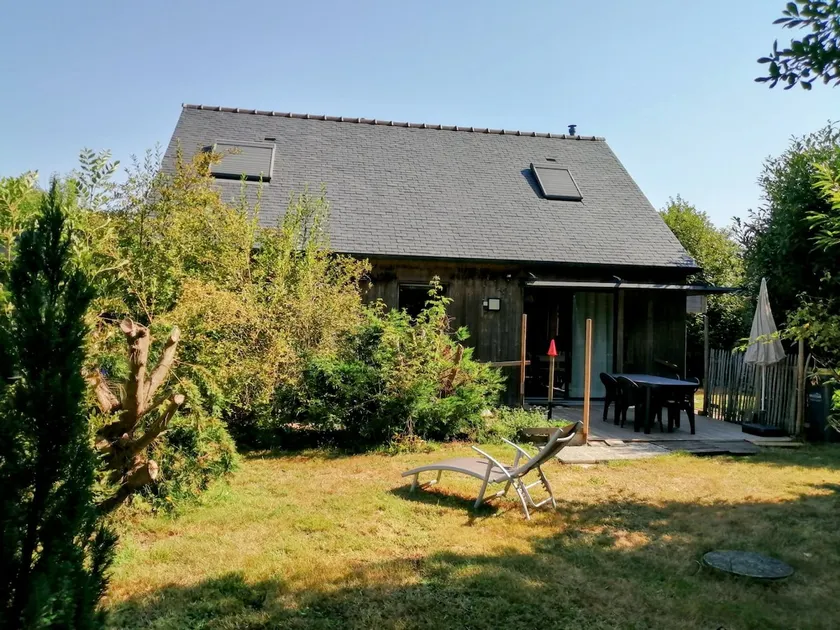 House with enclosed garden and private Wi-Fi, EV charging station - Image 1