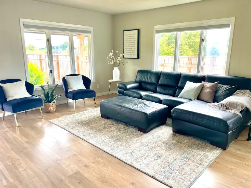 Beautiful Farmhouse in Ridgefield - Image 1