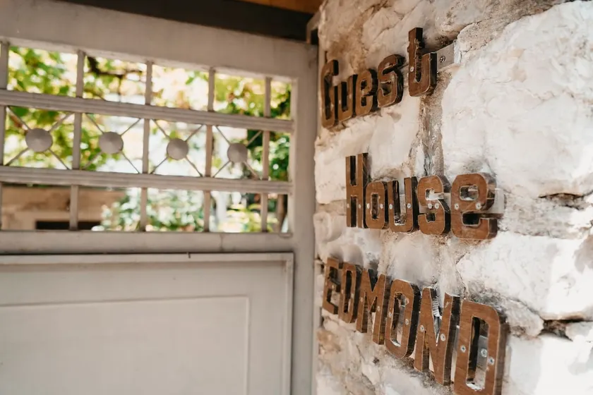 Guest House Edmond Garden View - Image 1