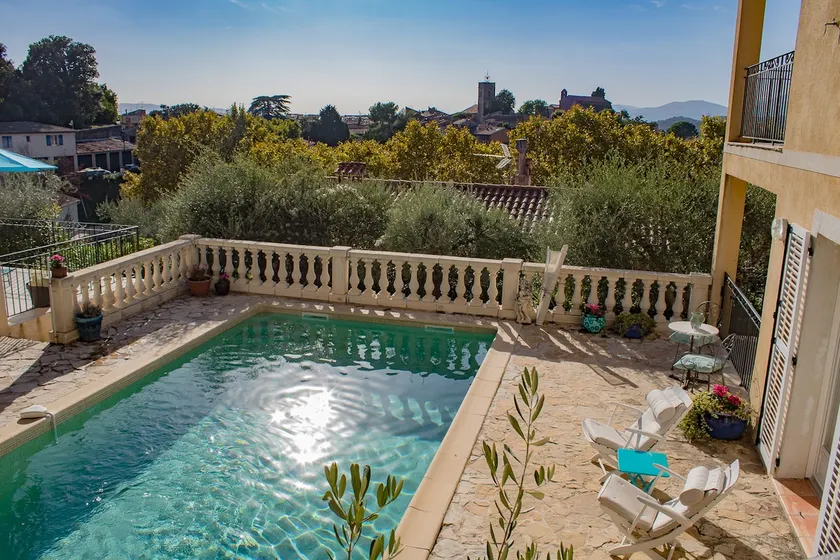 80sqm Apartment with 3 Bedrooms, Pool & Parking - Image 1