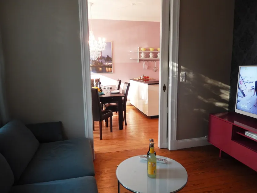 extravagant old building ground floor. 80 m² center within walking distance - Image 1