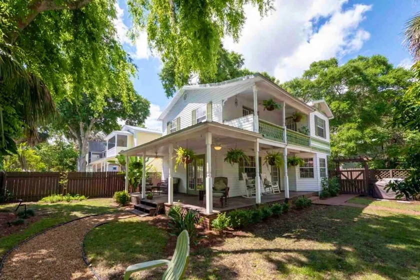 Perfect location- Cottage Retreat in historic area - Image 1