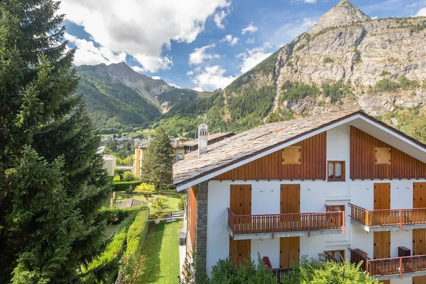 Cozy apartment in the heart of Courmayeur - Image 1