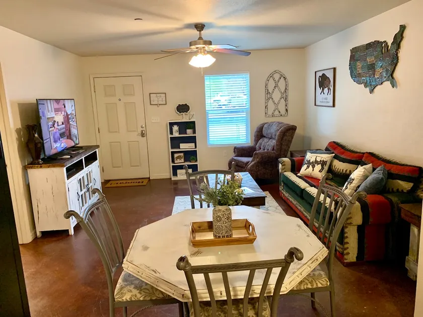 The Buffalo Point Hideaway - Image 1