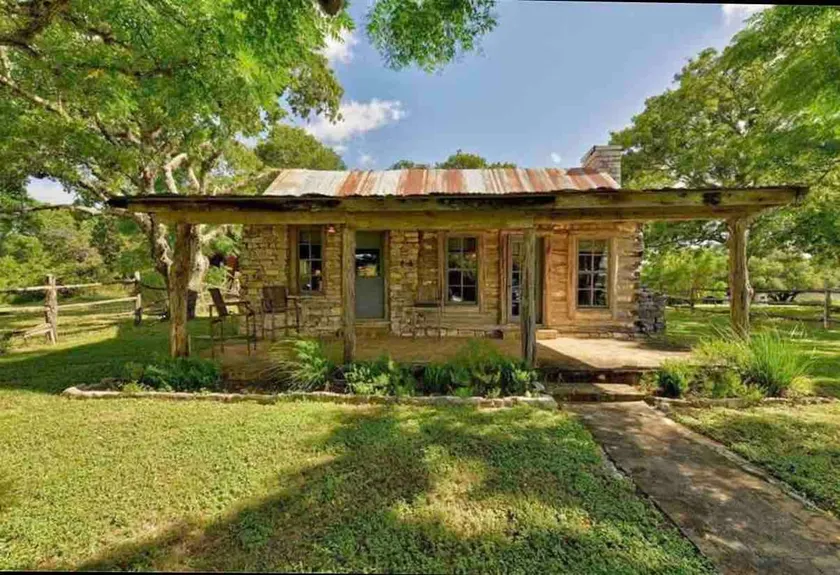 Cozy 1800’s Hill Country Casita - Image 1