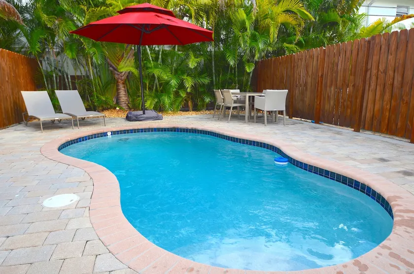 BY THE SEA VACATION VILLAS 4 BED/PRIVATE POOL/ WALK TO EVERYTHING. Amazing location! - Image 1