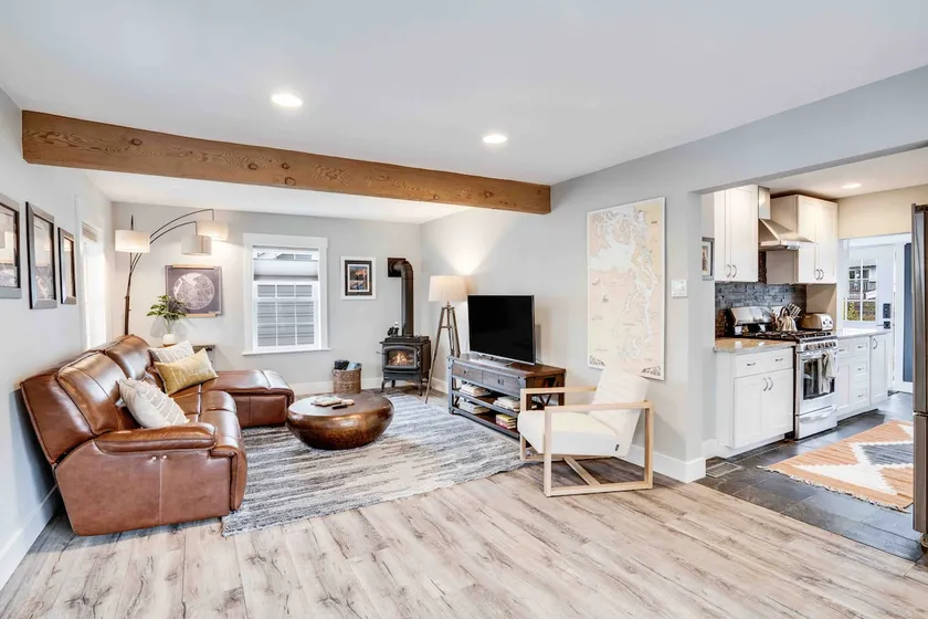 Quaint 1 bedroom home with backyard near Ruston. - Image 1