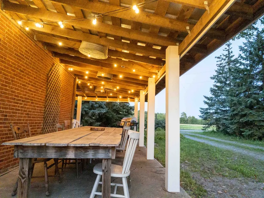 Country Rustic Getaway on Acreage + Infrared Sauna - Image 1