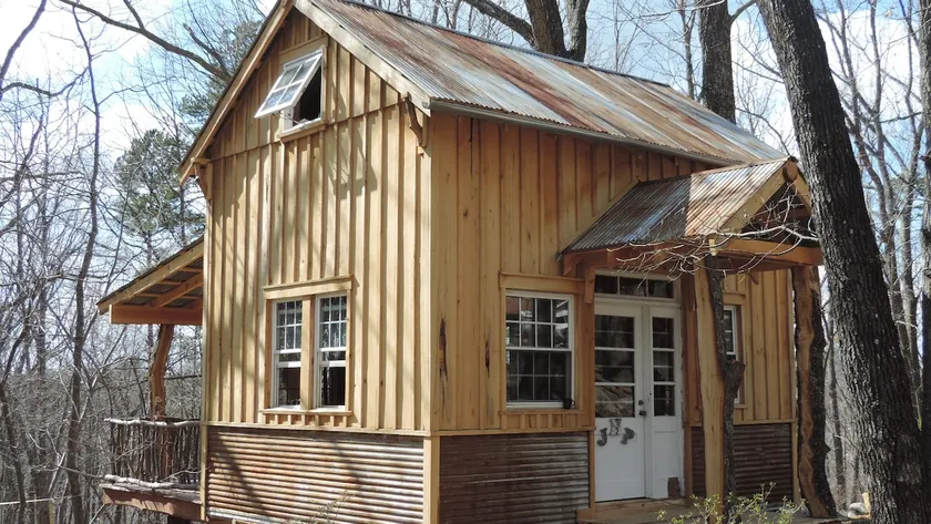 Peach's Paradise Eco-Cabin & Bath In The City! - Image 1