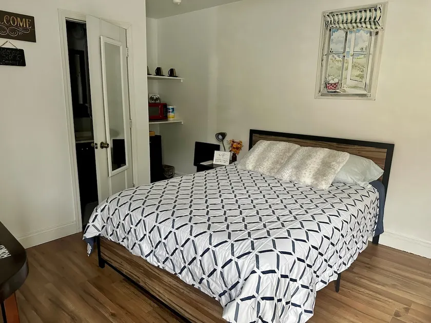 Cozy & Private Studio close to the Attractions - Image 1