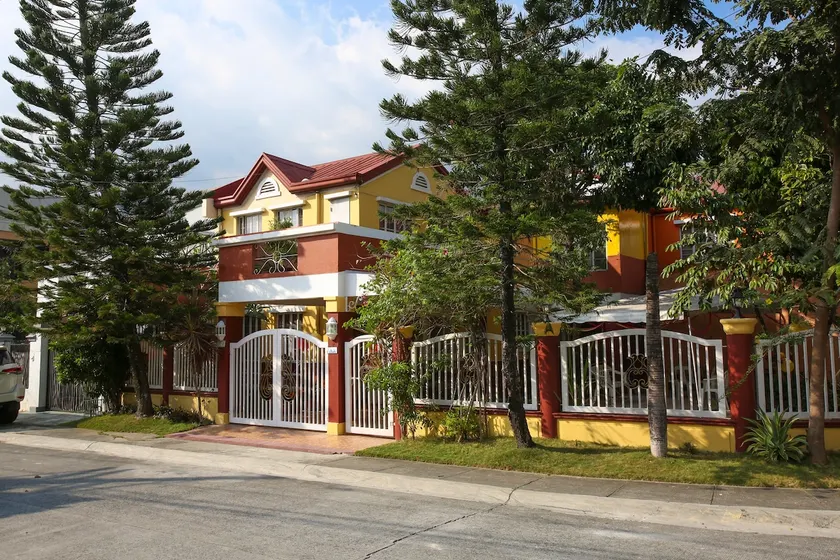 Beautiful Home near SM Molino & Vermosa Ayala - Image 1