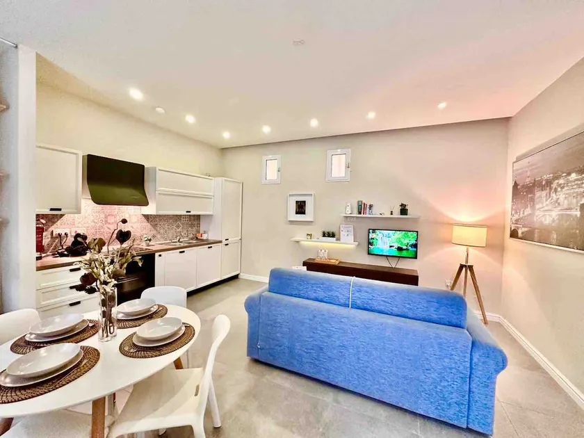 Beautifully Designed Apartment By The Sea - Image 1