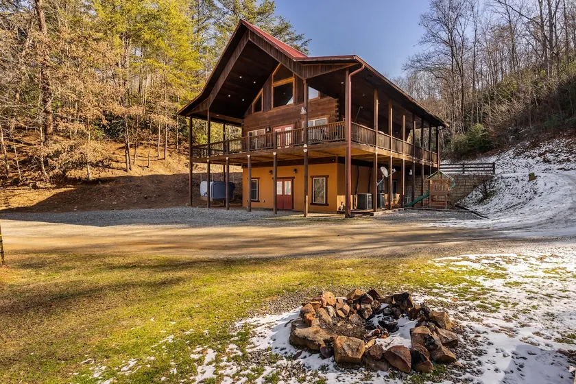 Pet & kid friendly Cabin in Bryson City! - Image 1