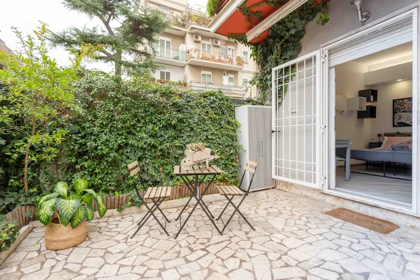 Portuense 21 - Private Garden Studio - by Holiday Homes Rome - Image 1