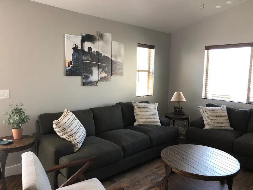 Cozy Downtown Duplex - Image 1