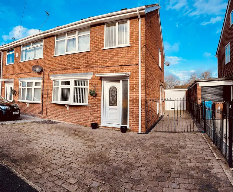 Cosy 3-bed house - Image 1
