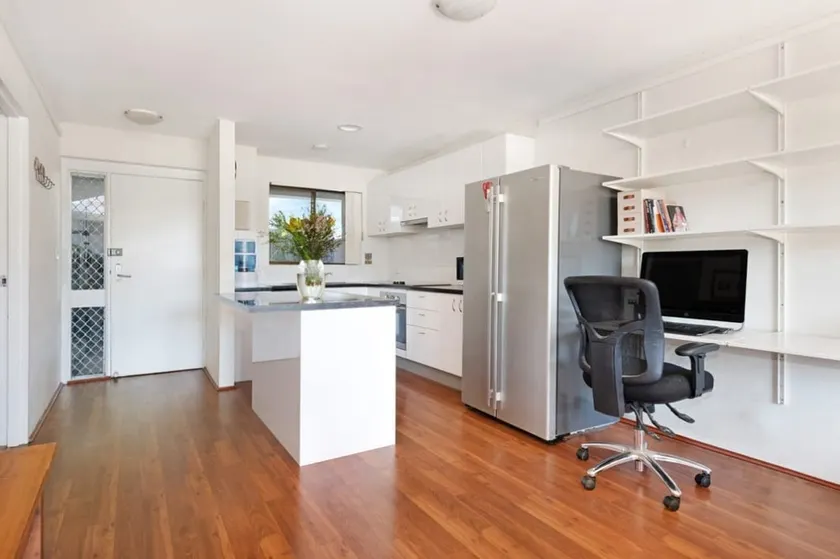 2BR Apartment Close to Manuka Oval - Image 1