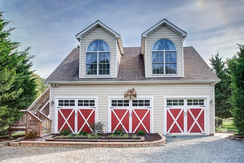 Private 24-Acre Countryside Retreat - No Fees! - Image 1