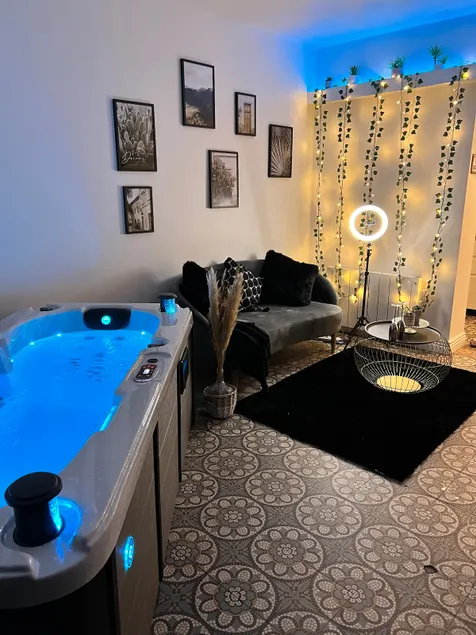 COSYFULL • Rouen center • JACUZZI - Image 1