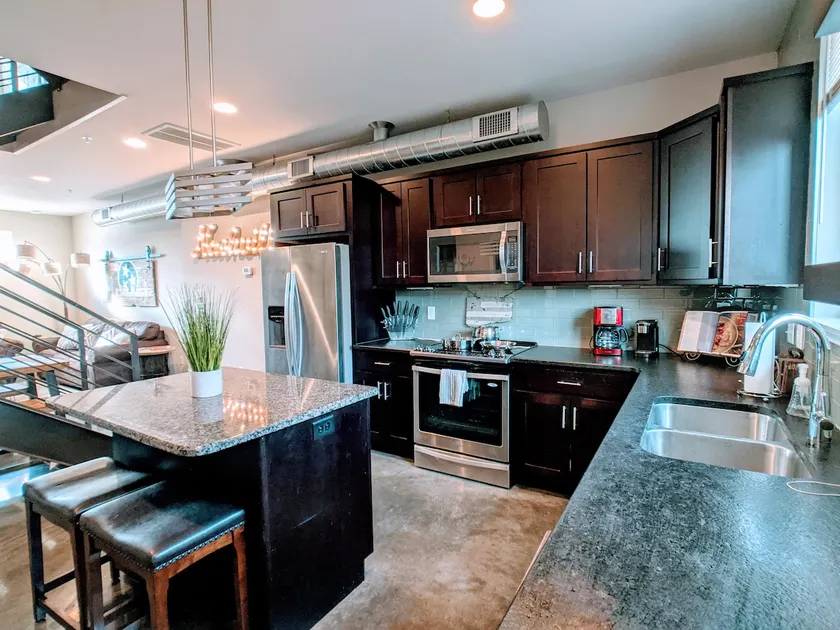 Rooftop Pad | 2BR DT Nash Townhome Near Broadway - Image 1