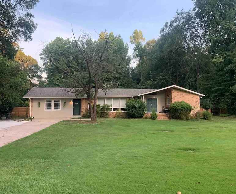 Stylish Mid Century Modern Home- 4.1 mi to Stadium - Image 1