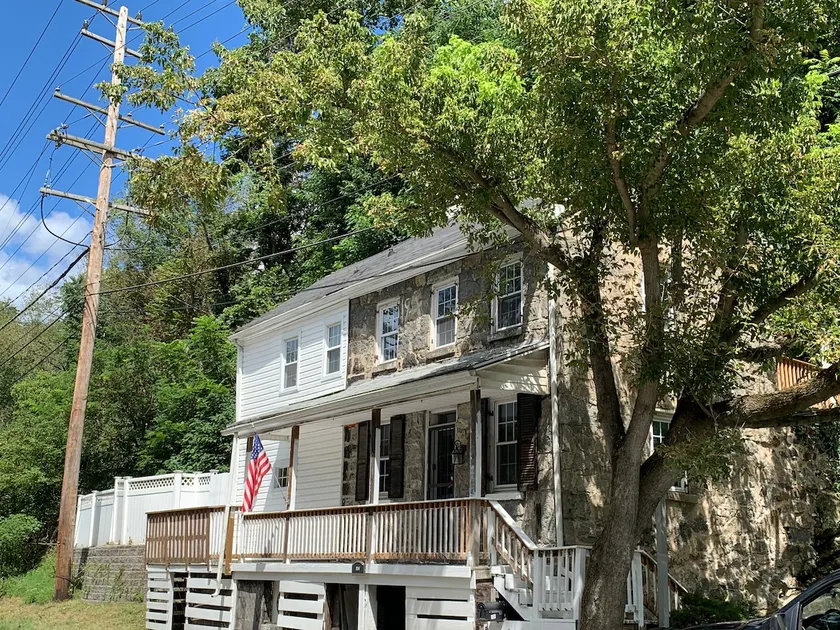 Mello-Ray River House - Image 1
