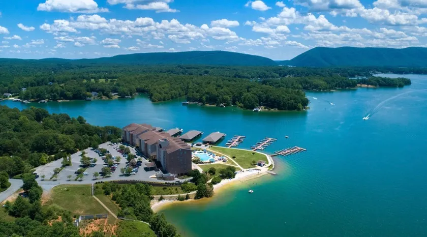 **Lakefront Condo at SML** Mariner’s Landing - Image 1
